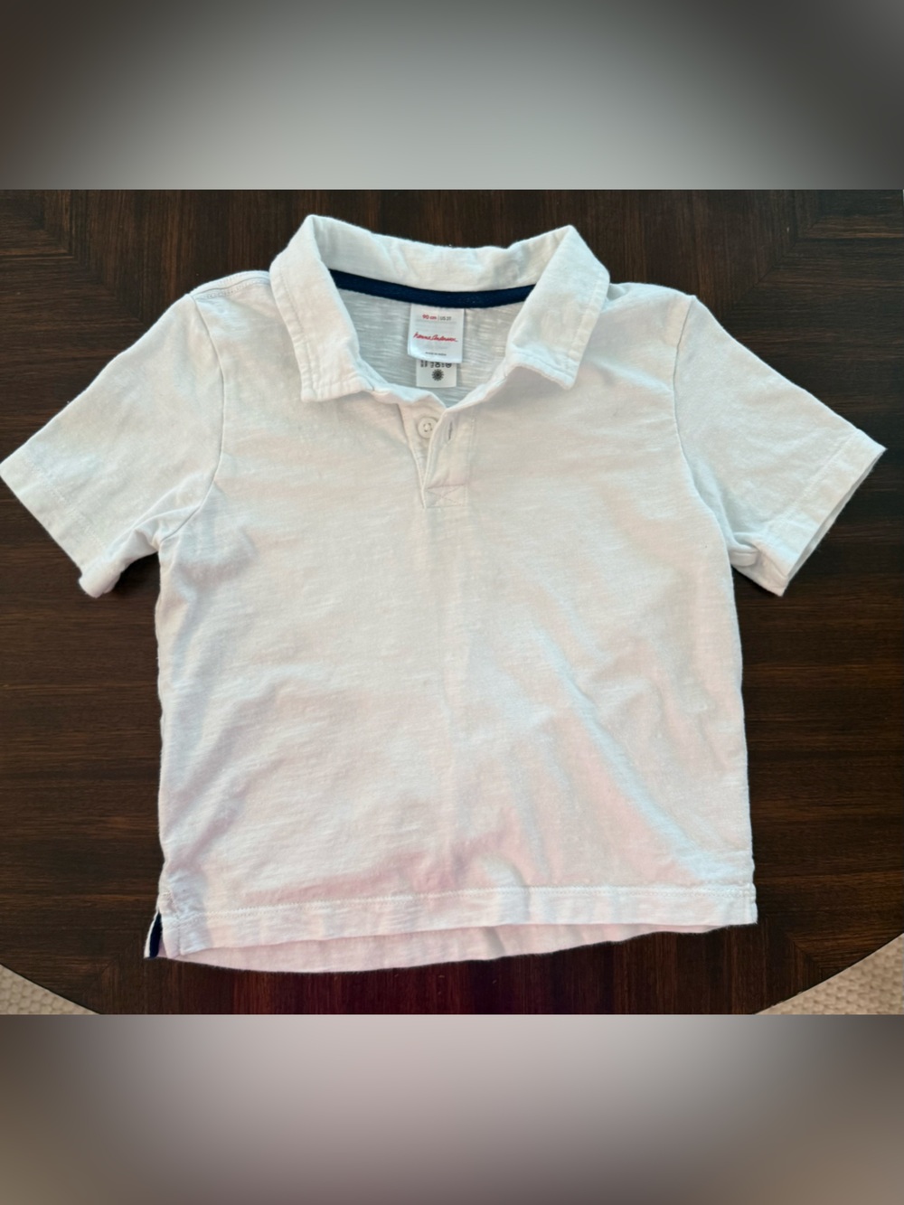 Classic style white short sleeve polo shirt